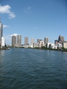 昼間の勝鬨橋からの風景