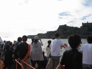 船から見る軍艦島画像