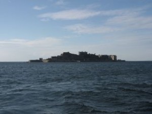 船から見る軍艦島画像