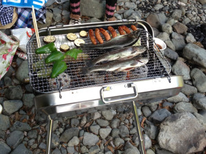 バーベキューでのニジマスの焼き方