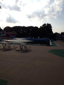 としまえんのプールで釣りイメージ