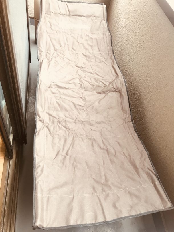 昼間に撮影したベランダベッド