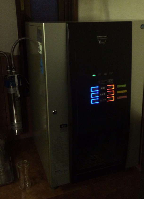 水とお湯の出るマシン