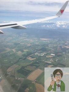 飛行機の窓の外