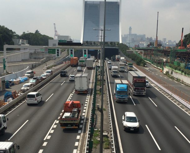 日本の道路は自転車に冷たい