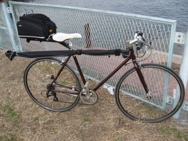 荷台を取り付けたクロスバイク